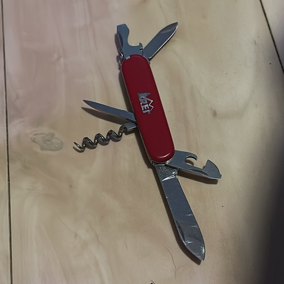 Victorinox Red Key and Card Holder - Picture 3 of 8